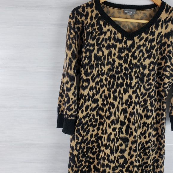 Roz & Ali Leopard Print Sweater Dress - Picture 10 of 15